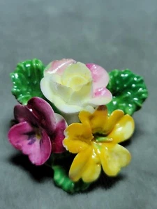 Vtg Crown Staffordshire England Spring Flower Posy Porcelain Brooch Pin 3a 34 - Picture 1 of 3