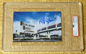 Bob Gurr Autogramm Walt Disney Imagineer PSA signiertes Disneyland Foto - Bild 1 von 2
