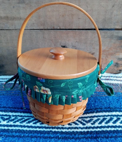 Longabergr Basket 1996 Hand Woven Dresden Ohio Round basket with handle & wooden Cover