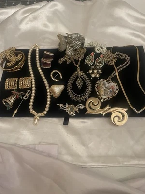 VTG JEWELRY LOT FOR CRAFTS & REPAIR SOME Napier, Sarah Cov Avon Signed PIC#19 - Image 1 of 4