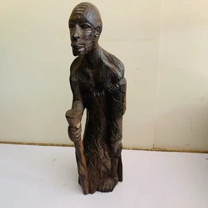 Handgeschnitzte afrikanische Mannfigur aus Holz mit Stock 16 Zoll groß dunkles Holz - Bild 1 von 8