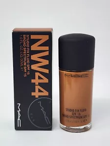MAC NW44 Studio Fix Fluid SPF 15 Foundation - Picture 1 of 3