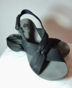 Clarks Cloudsteppers Damen-Sandale 9,5 M schwarz Aria Belle Fersenriemen Keilabsatz - Bild 1 von 4