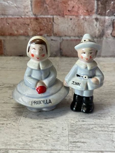 Vintage Pilgrams Ceramic Salt and Pepper Shakers Kitsch Kitchen Decor-Japan - Imagen 1 de 4