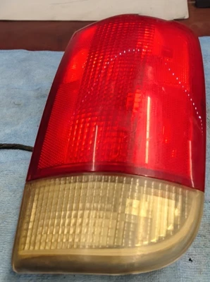 Luz trasera RR para pasajero Chevrolet Blazer 1998-2005 usada OEM 16518500A Foto 1 de 4