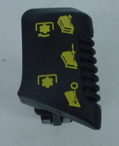 John Deere Zapfwellenschalter AM135131 X 300 304 310 320 324 340 360 500 520 530 534 540 - Bild 1 von 2