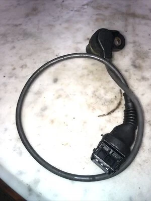 2001-2005 BMW 325i camshaft sensor plug wire b1 - Image 1 of 4