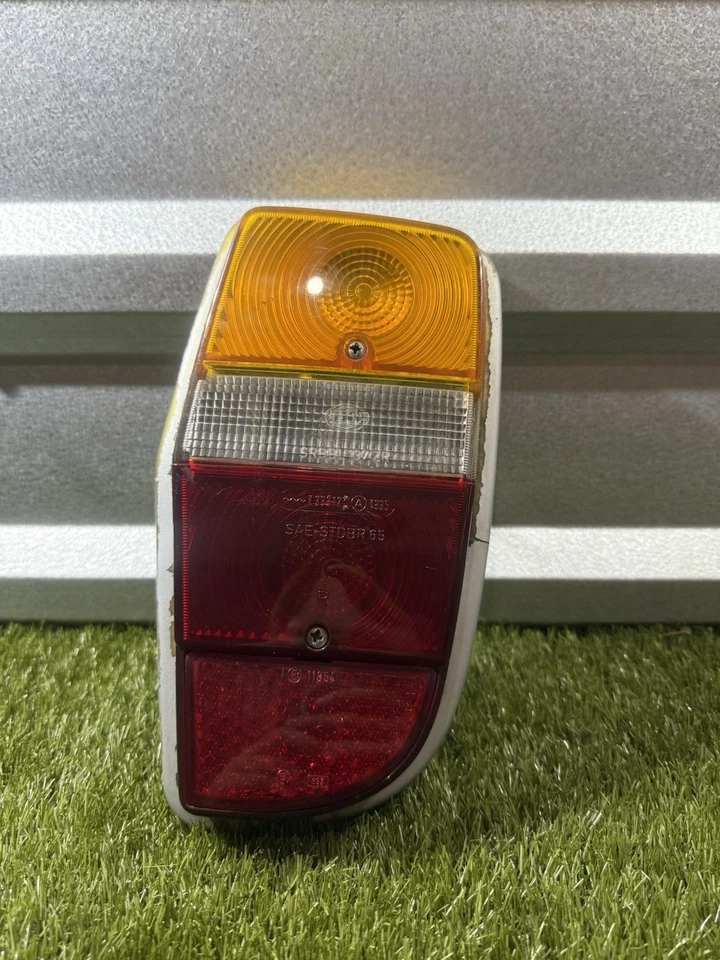 Luz trasera derecha Volvo 144 164 sedán 1275544 (usada) Foto 1 de 4