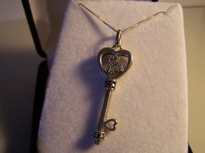 KAY JEWELERS J SEYMOUR 16 BLACK&WHITE DIAMOND "KEY TO MY HEART" PENDANT & CHAIN - Image 1 of 4