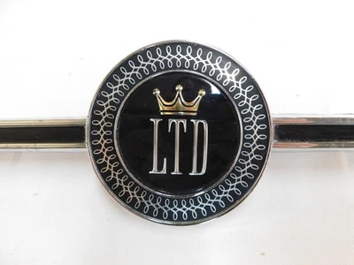 Nuevo de Lote Original Ford Galaxie 500 LTD Maletero Adorno Emblema Cubierta Tapa Borde Foto 1 de 4