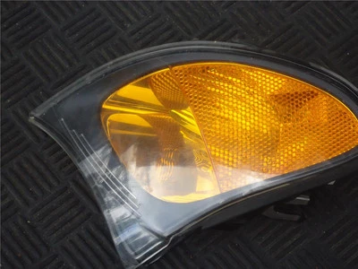 Индикаторный фонарь для пассажирского седана (RH) 98-00 Volvo S70 - Изображение 1 из 4