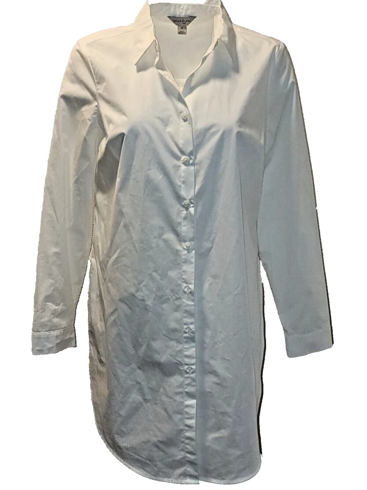 Camisa Belle Sky para mujer talla M blanca con abertura alta con botones Foto 1 de 4