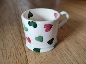 NEU Emma Bridgewater kleiner 1/4 Pint Becher ROT & GRÜNE HERZEN (Weihnachtsschwammgeschirr