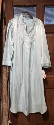 Nuevo con etiquetas Camisón Miss Elaine Vintage Azul Claro Satinado Forro Franela Cierre de Botones Foto 1 de 4