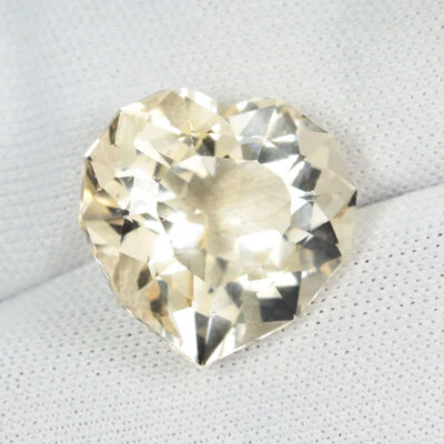 8.26 ct TOP LUSTROUS - LIGHT YELLOW - NATURAL BERYL FANCY Heart  Cut See Vdo A1 - Изображение 1 из 2