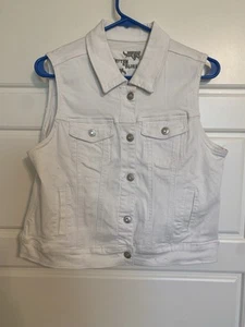 Rhythm in Blues White Denim VEST Womens SZ L Rhinestone Western Flap Pockets NWT - Picture 1 of 14