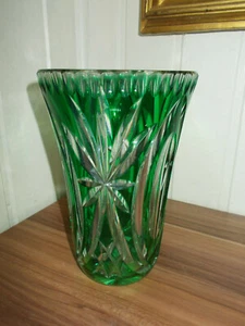 SUPER Grand  vase en cristal doublé couche vert taillé hauteur: 21 cm 1kg850 - Picture 1 of 8