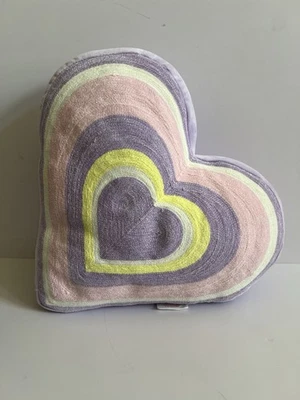 Almohada Cynthia Rowley en forma de corazón rosa púrpura habitación de niñas 14 X12,4 pulgadas Foto 1 de 4