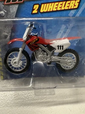 2019 Maisto Fresh Metal 2 Wheelers 1:18 scale Honda CR 250R Dirt Bike - Image 1 of 4