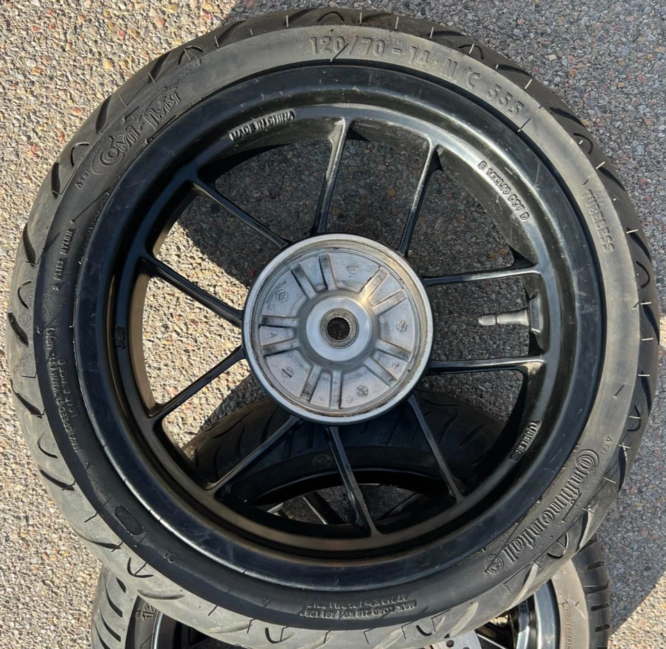 roue arriere jante arriere pneu aprilia 50 sr 2019 - Photo 1/1