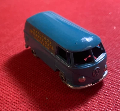 LESNEY MATCHBOX Express Camper Van VOLKSWAGEN N° 34 metallo Azzurro - Immagine 1 di 3