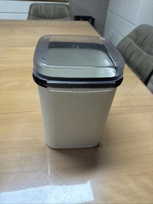 Tupperware Bellevue 5,5 L Vorratsbehälter, weiß/schwarz - Bild 1 von 4