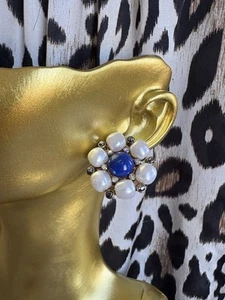Pendientes Betsey Johnson Forma de Barco GRANDES Perla Azul Lucita Cristal Botón - Imagen 1 de 3