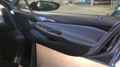 Used Front Right Door Interior Trim Panel fits: 2017 Chevrolet Cruze  Grade A Foto 1 de 4
