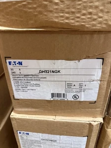 Interruptor de desconexión fusible Eaton DH321NGK 30A 240VAC 3P NEMA 1 fusible - Imagen 1 de 1