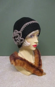 1920S STYLE BLACK  & TAUPE HAND CROCHET HAT - Picture 1 of 4