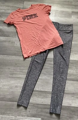 Camiseta y leggin rosa Victoria Secret Foto 1 de 4