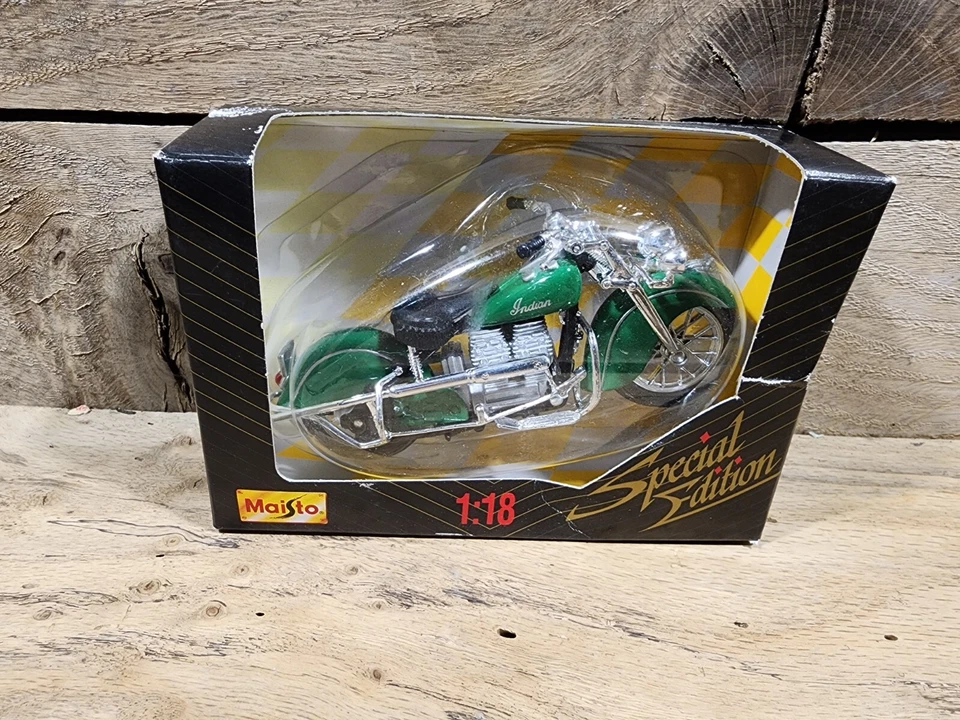 1997 Maisto Special Edition Green 1942 Indian 442 Motorcycle 1:18 - Image 1 of 4