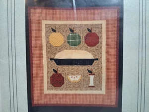 Kristen Lange Designs Quilt Pattern - Apple Pie (12" x 13.5") #KL915 - Uncut - Picture 1 of 4