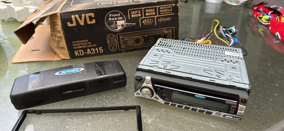 Jensen MP6211 CD receiver with removable face And Remote Control Car Stereo - Image 1 of 4