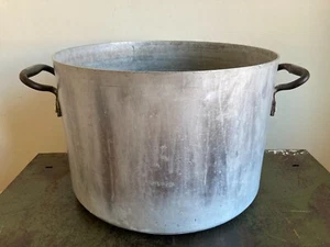 Vintage Large Scale Aluminium Military Cooking Pot Log Holder Barn Salvage - Picture 1 of 19