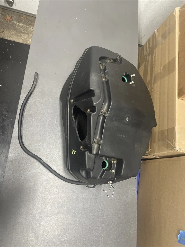 Ducati 1098S 1098 848 1198 OEM caja de aire montaje admisión 44211391B Foto 1 de 4