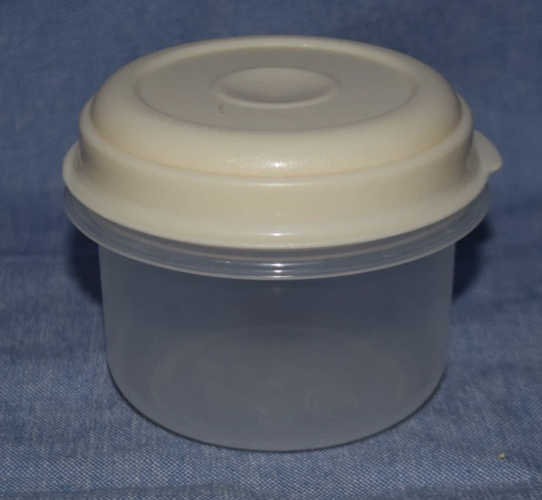 Винтажный круглый контейнер для хранения сервировок Rubbermaid Servin' Saver #6 10 унций с миндальной крышкой - Изображение 1 из 1