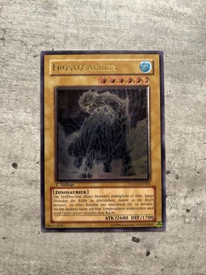 YuGiOh Frostosaurier - STON - DE002 - 1. Auflage - Ultimate Rare - NM - Bild 1 von 4