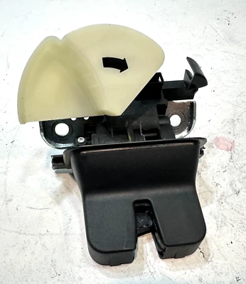 Volkswagen Passat Le 2018-2018 maletero cubierta tapa cierre pestillo actuador OEM Foto 1 de 4