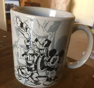 Jerry Leigh Kaffeetasse Disney Figuren Skizze Mickey Minnie Donald Goofy  - Bild 1 von 6