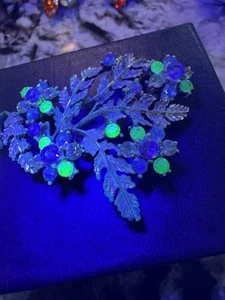 Broche de estrás pastel de uranio Coro - Imagen 1 de 5
