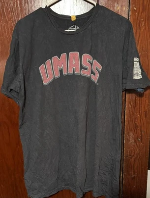 UMass Minutemen Short Sleeve Logo T-shirt Men's XL Black - Image 1 of 4
