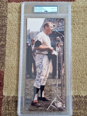 Foto a color firmada por Mickey Mantle 4x10 con discurso en el estadio de los Yankees JFK PSA GEM MT 10 Foto 1 de 4