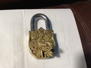 Candado de latón indio vintage tallado a mano de metal con llave hecho a mano cerradura hindú - Imagen 1 de 4