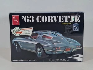 AMT 1963 Chevy Chevrolet Corvette Sting Ray 1:25 Scale Plastic Model Car Kit 861 - Picture 1 of 6