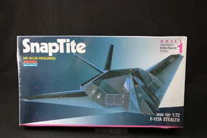 YH015 MONOGRAM 1/72 Snaptite 1148 F-117A Stealth Model Airplane - Picture 1 of 5