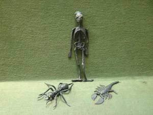 1960/70s Ugly Jiggly Jiggler Rubber Monsters Aliens Toys Black Skeleton Scorpion - Bild 1 von 10