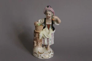 Karl Klette Porzellan Figur Frau Dame mit Obstkorb H 15 cm - Picture 1 of 10