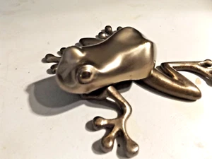 Battiporta Golden Frog OTTONE MASSICCIO 6" lungo 5" largo 1,5" profondo 1 libbra 5 oz - Foto 1 di 4