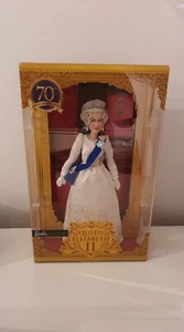 Barbie Signature Queen Elizabeth II Platinum Jubilee Puppe  - Bild 1 von 4